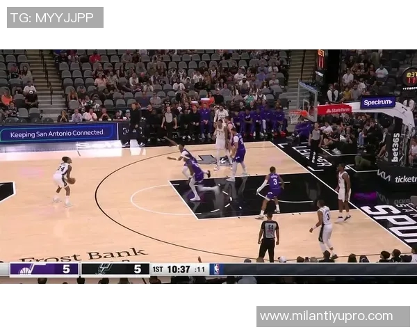 文班半场示意哈珀空接成功引发全场惊叹瞬间