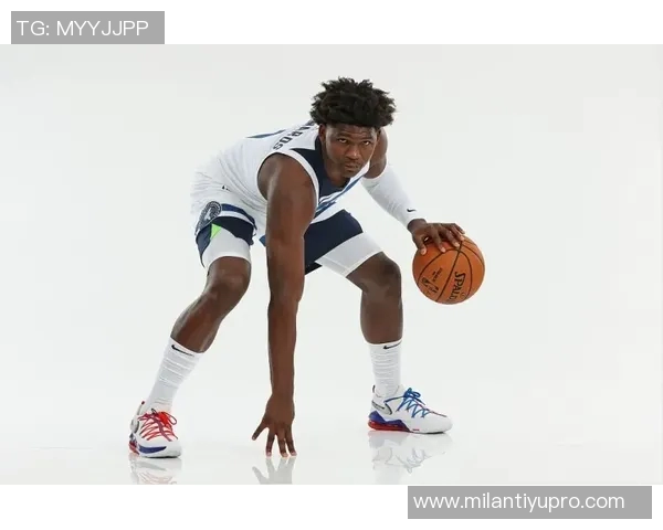 克尼佩尔下半场发力却三分失准11投5中仅得12分4篮板表现平平