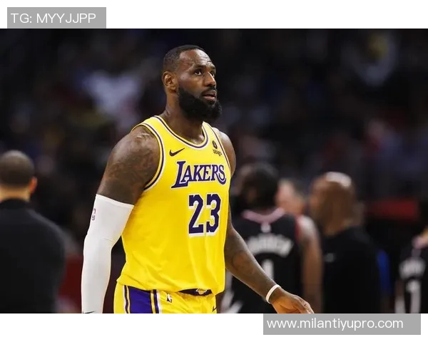 詹姆斯复出后场均上场时间引发争议湖记认为32到33分钟更为合理