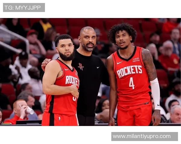 乌度卡称赞卡佩拉护筐与空接能力申京双塔组合展现更强侵略性 乌度卡称赞卡佩拉护筐与空接能力申京双塔组合展现更强侵略性