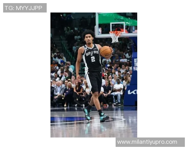 安东尼戴维斯左小腿轻微拉伤官方宣布将缺席至少两场比赛