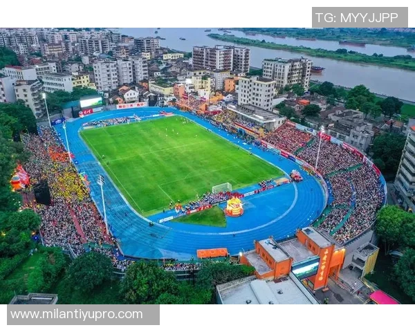 西甲球员开场静止抗议引发热议赛事转播俯瞰球场长达20秒